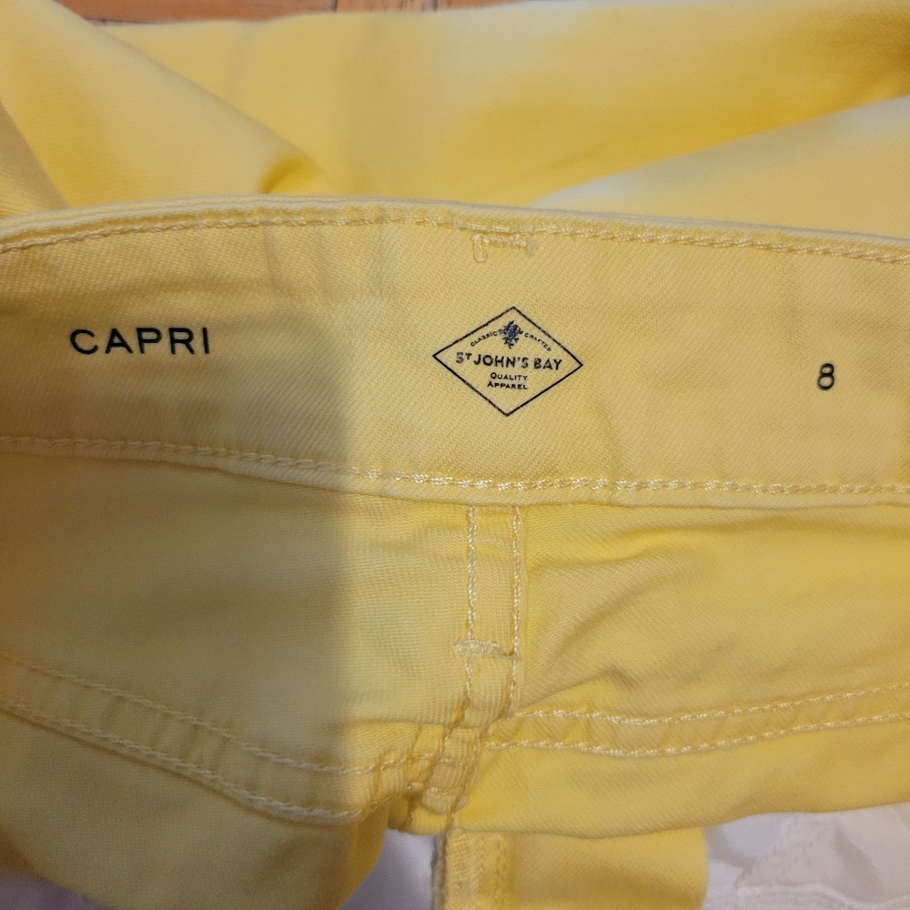 St. John's Bay Yellow Capris sz8 - Picture 3 of 3